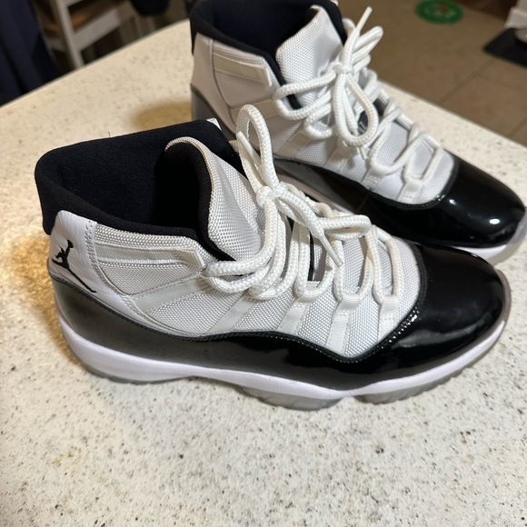 Nike Air Jordan 11 “Concord”